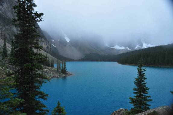 Um verdadeiro cartão postal, Lake Moraine, na região de Lake Louise, em Alberta, no Canadá